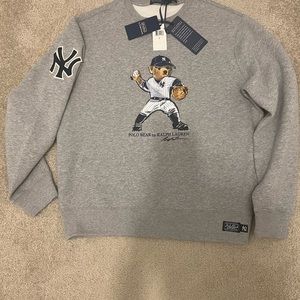 Polo ralph lauren new york yankees
Bear sweatshirt